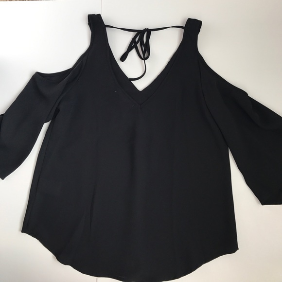 Black quarter- sleeve open shoulder & gold accent - Picture 6 of 6