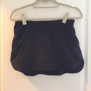 Black lulu skirt