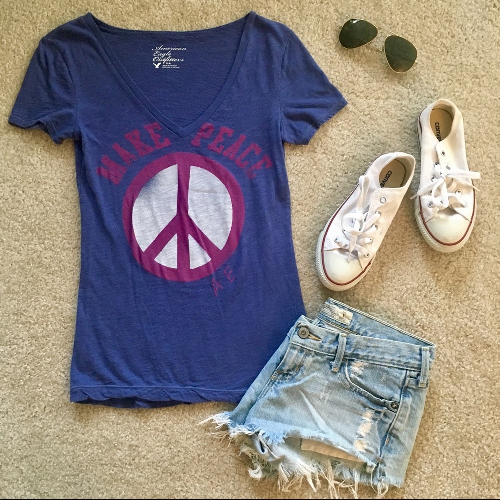 American Eagle Graphic V-Neck Peace Tee