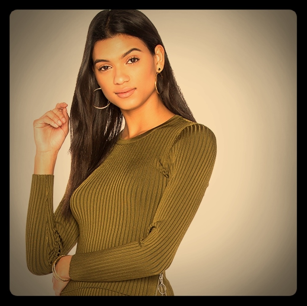 GORGEOUS ribbed top 🥑💎