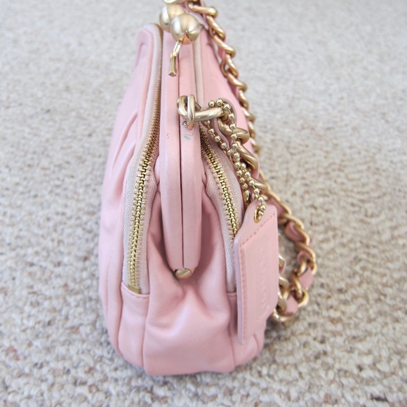 Vintage Coach Parker Handbag with Kiss Lock in Pearl Pink Leather - Picture 2 of 11