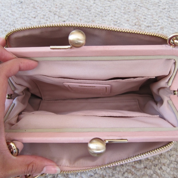 Vintage Coach Parker Handbag with Kiss Lock in Pearl Pink Leather - Picture 5 of 11