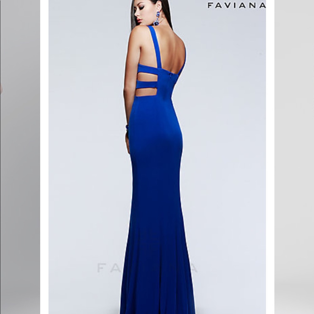 Navy Faviana dress. Perfect for prom season! - Picture 2 of 4