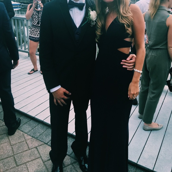 Navy Faviana dress. Perfect for prom season! - Picture 3 of 4