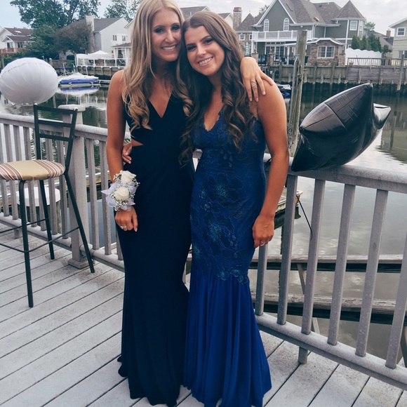 Navy Faviana dress. Perfect for prom season! - Picture 4 of 4