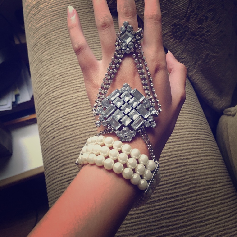 Diamonds attached pearls bracelet