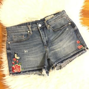 Blank NYC Shorts - • NWT Blank NYC denim embroidered shorts size 29• Blank NYC Shorts - • NWT Blank NYC denim embroidered shorts size 29•