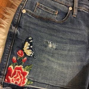 Blank NYC Shorts - • NWT Blank NYC denim embroidered shorts size 29• Blank NYC Shorts - • NWT Blank NYC denim embroidered shorts size 29•