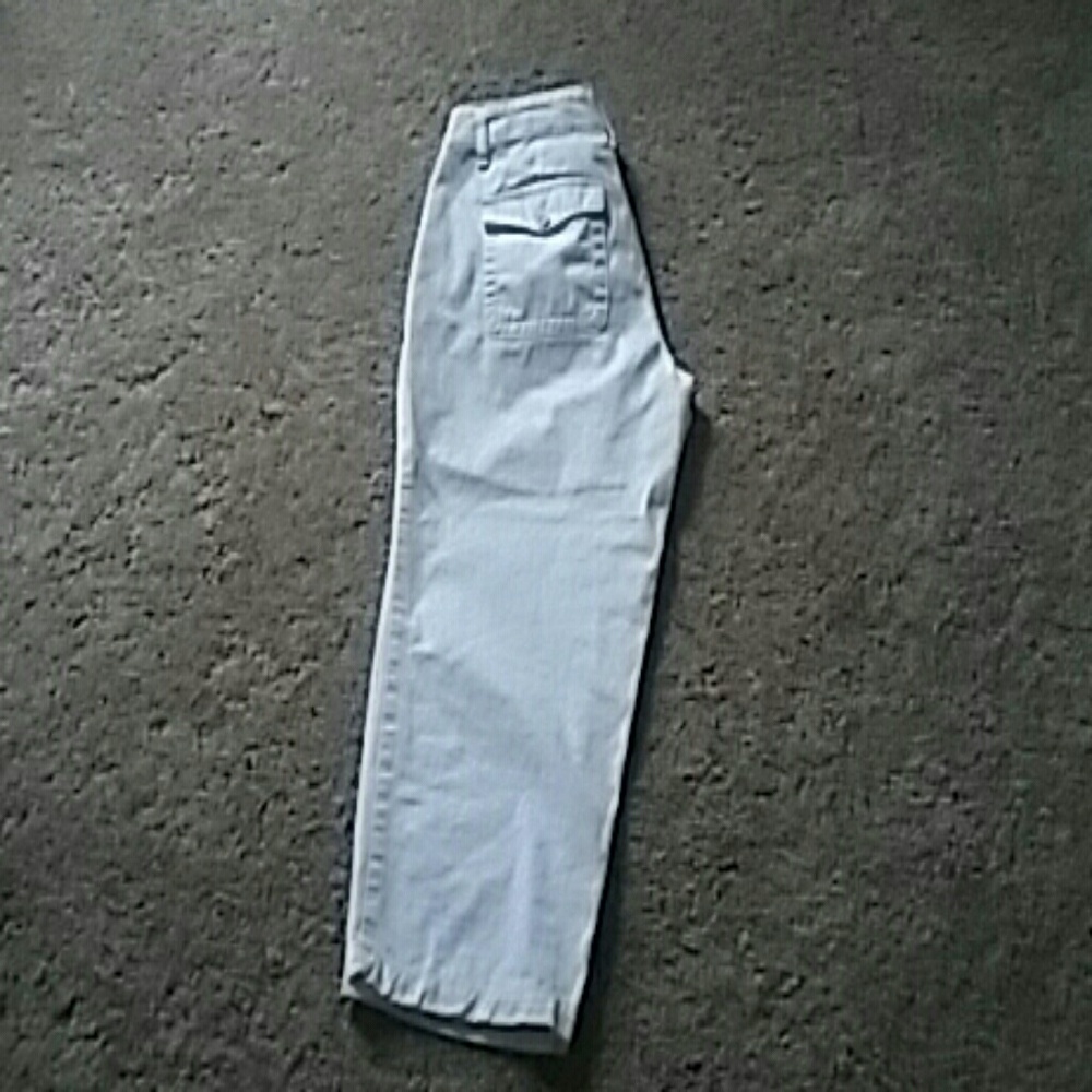 5/$25 Eddie Bauer white capris
