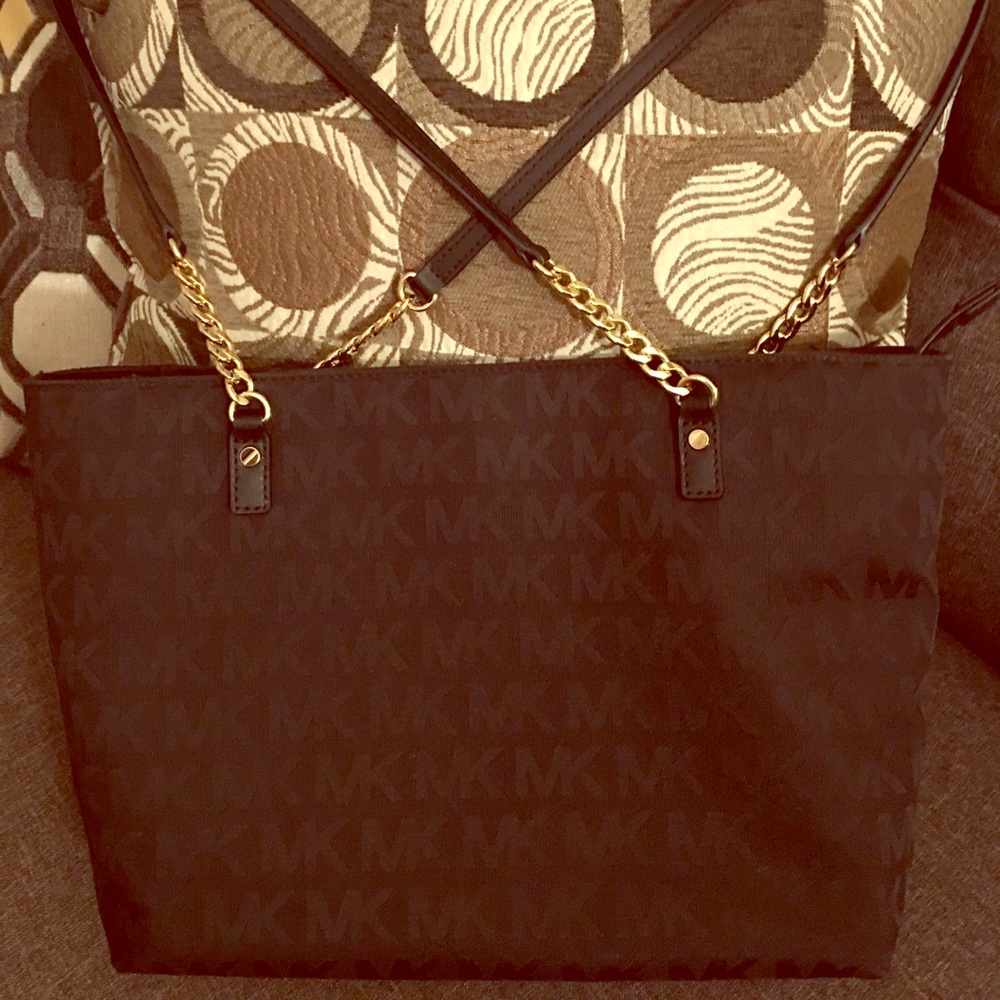 Like new black micheal kors bag