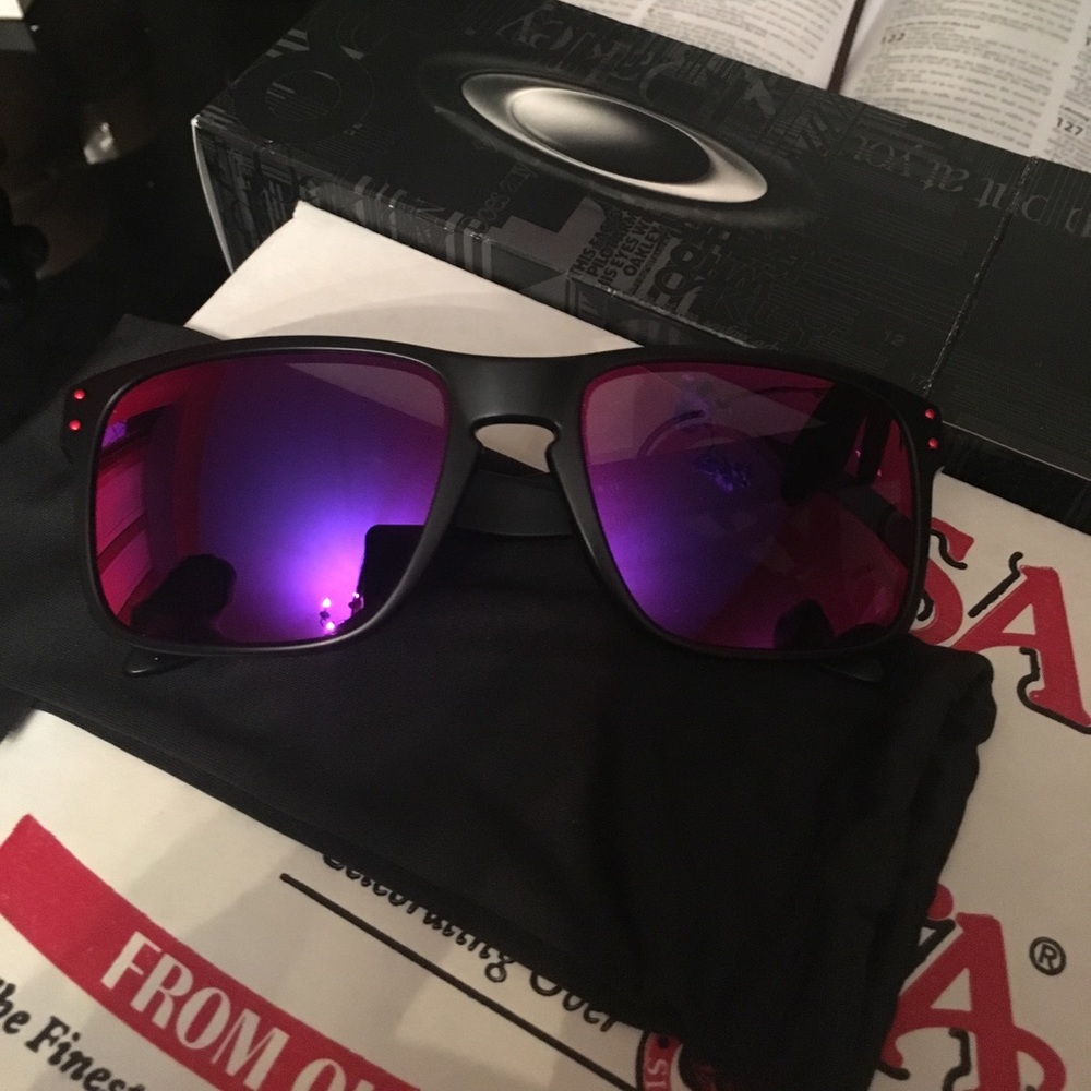 Oakleys Sunglasses-brand new