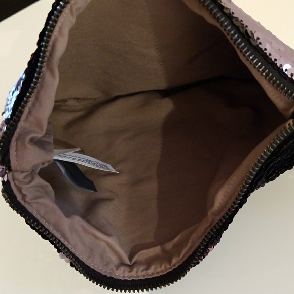 Zippered sequin clutch - Picture 3 of 3
