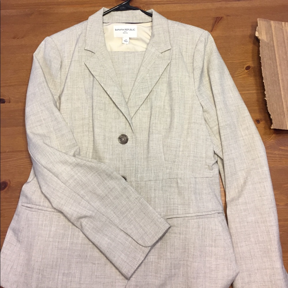 Banana Republic Cream Color Full Women's Suit