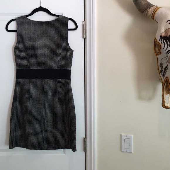 Cute Business Dress. Tweed Wool like Fabric. - Picture 2 of 7