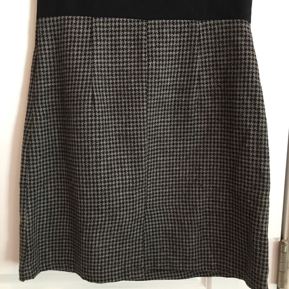 Cute Business Dress. Tweed Wool like Fabric. - Picture 3 of 7