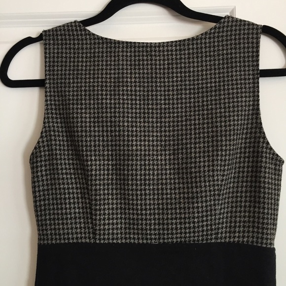 Cute Business Dress. Tweed Wool like Fabric. - Picture 4 of 7