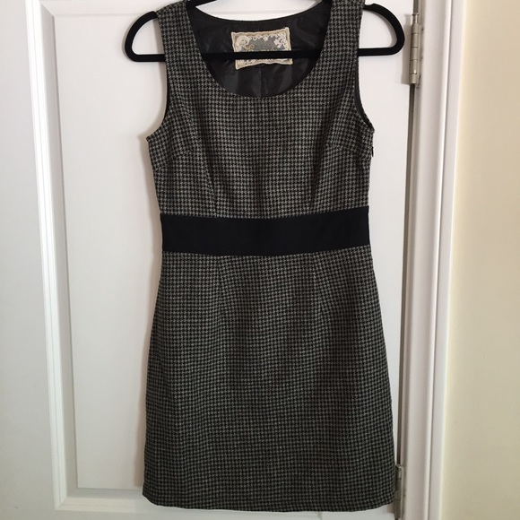 Cute Business Dress. Tweed Wool like Fabric. - Picture 5 of 7