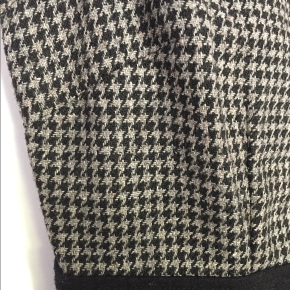 Cute Business Dress. Tweed Wool like Fabric. - Picture 6 of 7