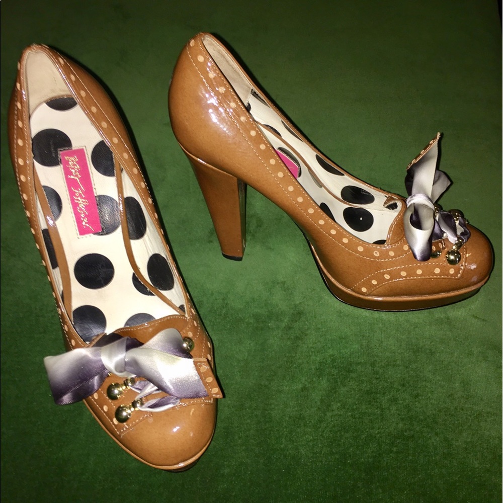 Betsey Johnson Tan Patent Heels