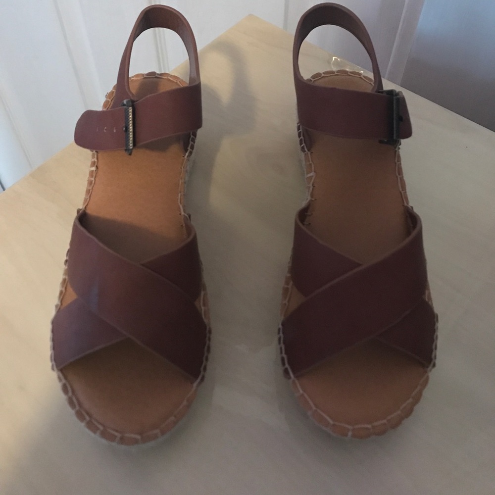 Dolce Vita wedge sandal -kids