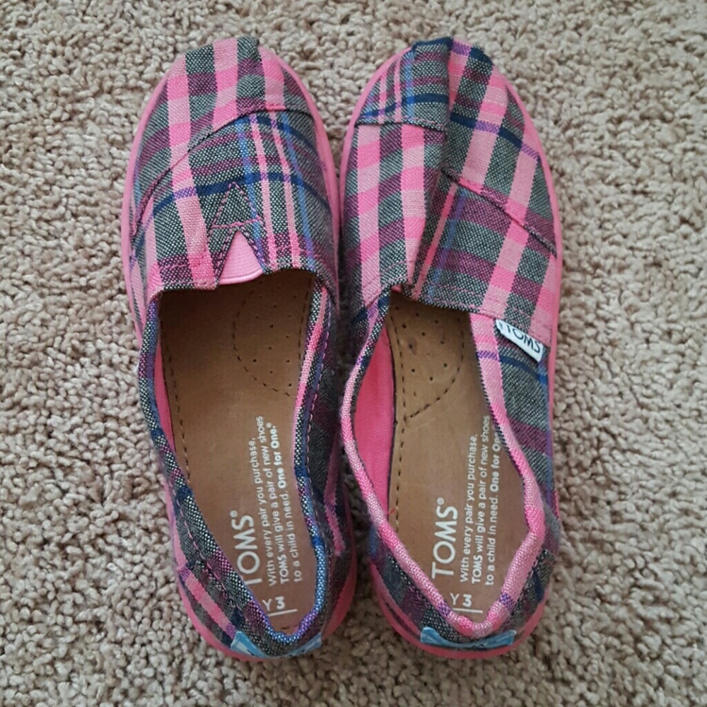 Toms (size Y3 or 6 in women's)