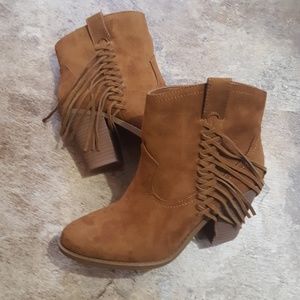 New! Cowgirl Boots with fringes! Size 8