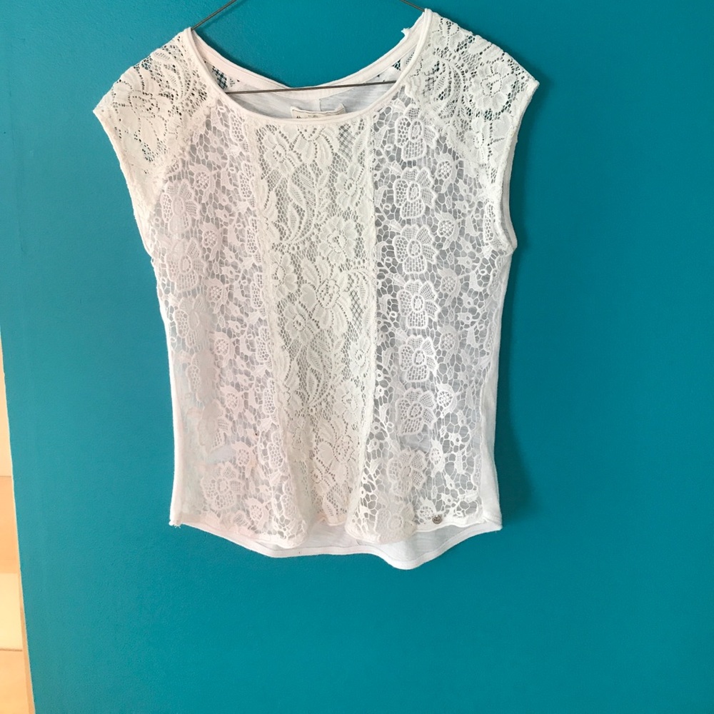 White tshirt with lace details