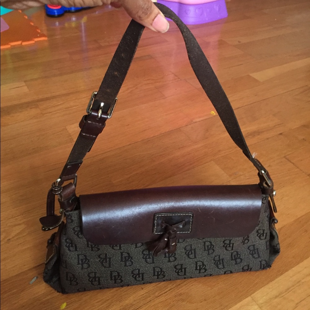 Dooney& Bourke signature bag. Gently used.