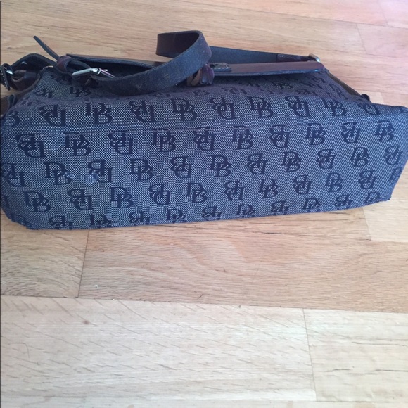 Dooney& Bourke signature bag. Gently used. - Picture 4 of 7
