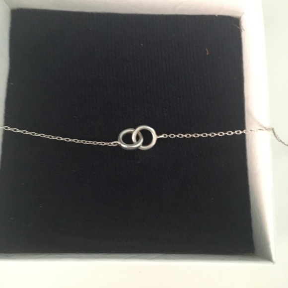 Jewelry - open circle necklace