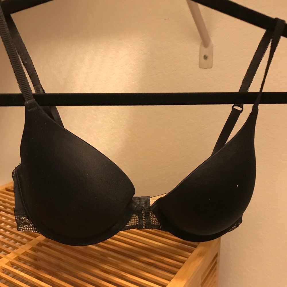 34C Maidenform black with lace detail bra
