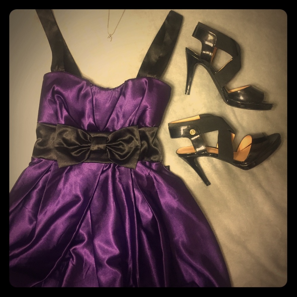 Super cute cocktail or homecoming dress! NWOT