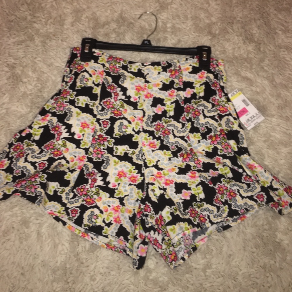 Floral shorts with zipper