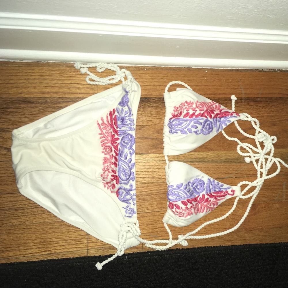 White embroidered VS bikini