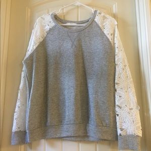 Grey sweatshirt with lace sleeves