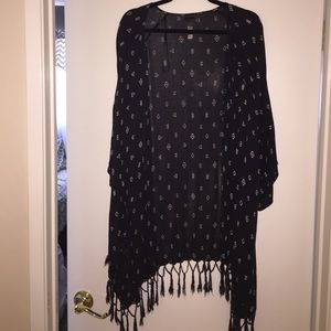 Billabong fringe kimono