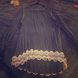 Thin long sleeve with lace bottom