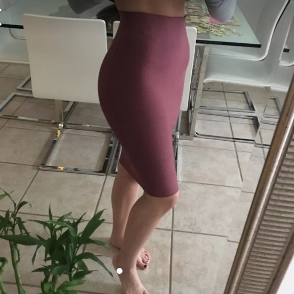 Fitted Mauve Pencil Skirt