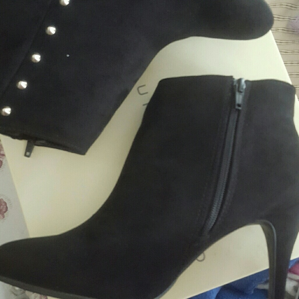 **SOLD** Black booties