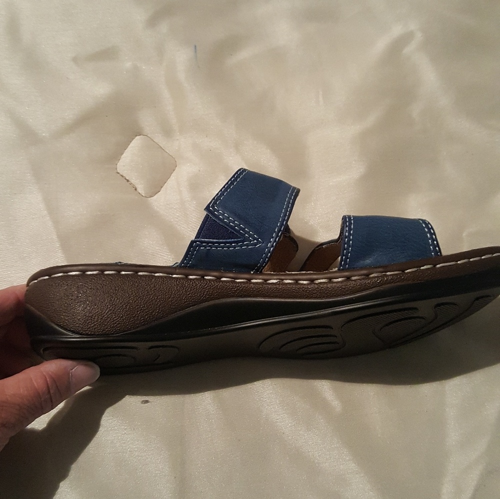 Sandals - Picture 2 of 3