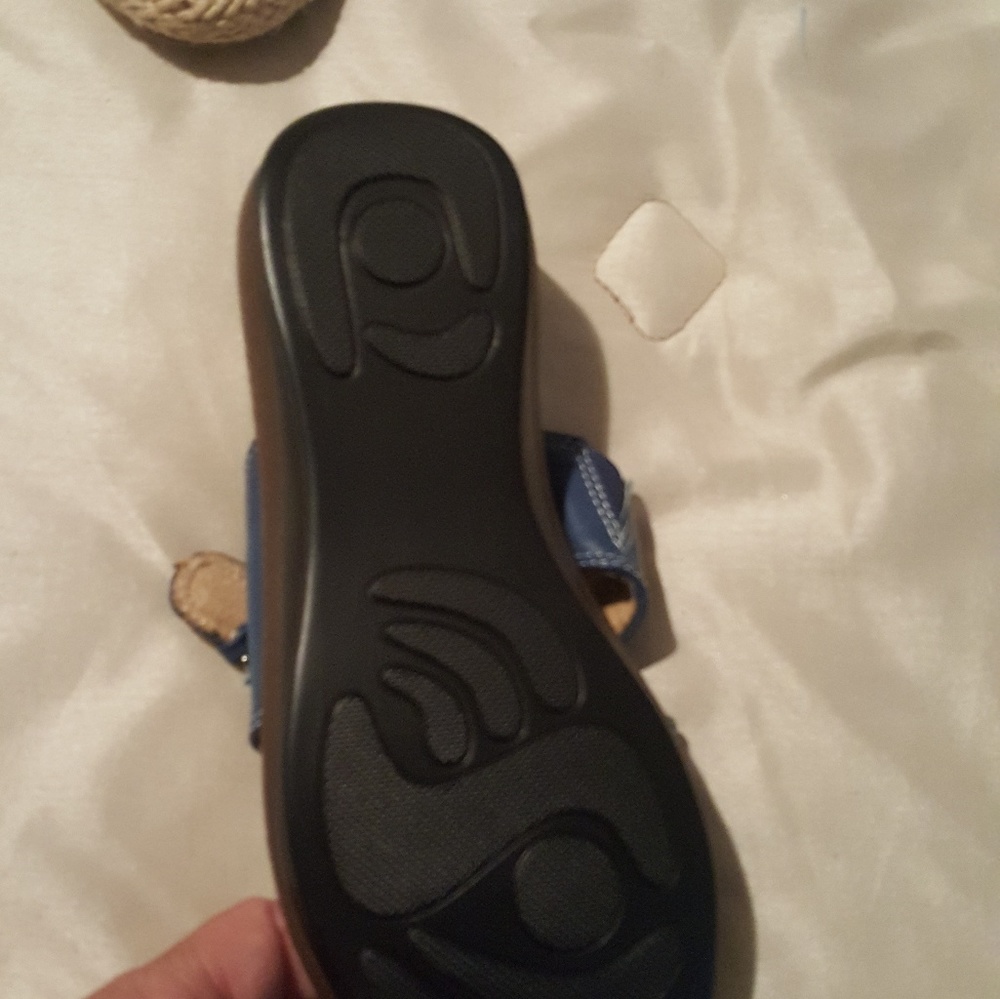 Sandals - Picture 3 of 3