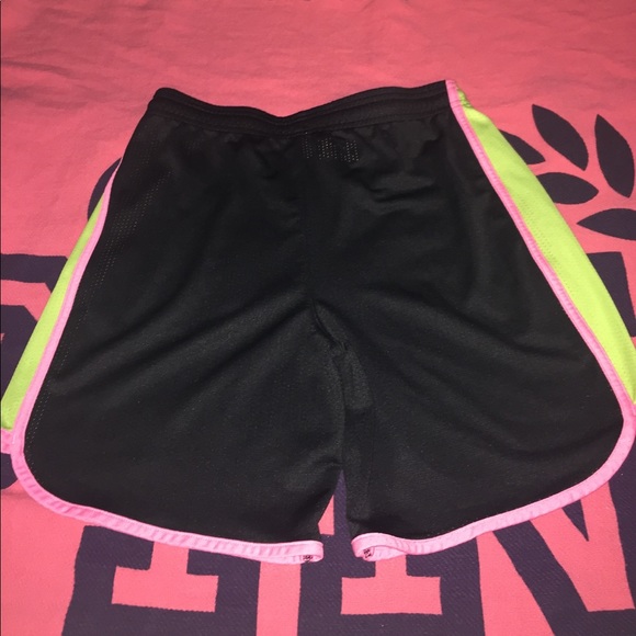 Under Armour Shorts - Picture 2 of 4
