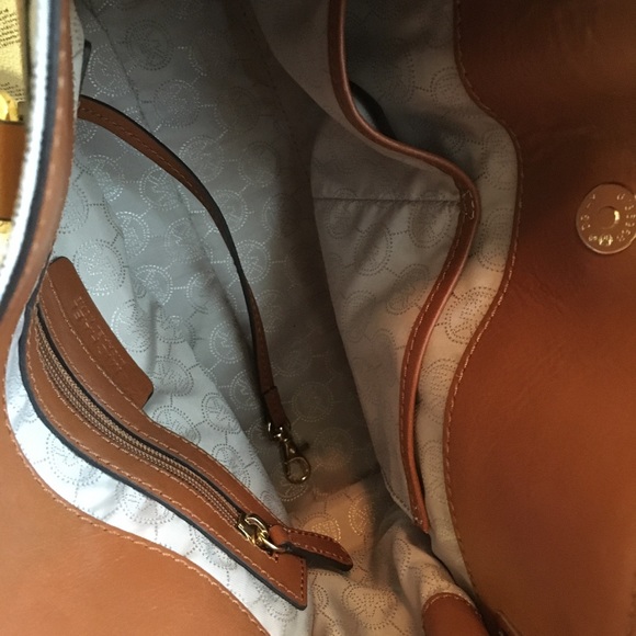 Authentic Michael Kors Shoulder Bag - Picture 5 of 6