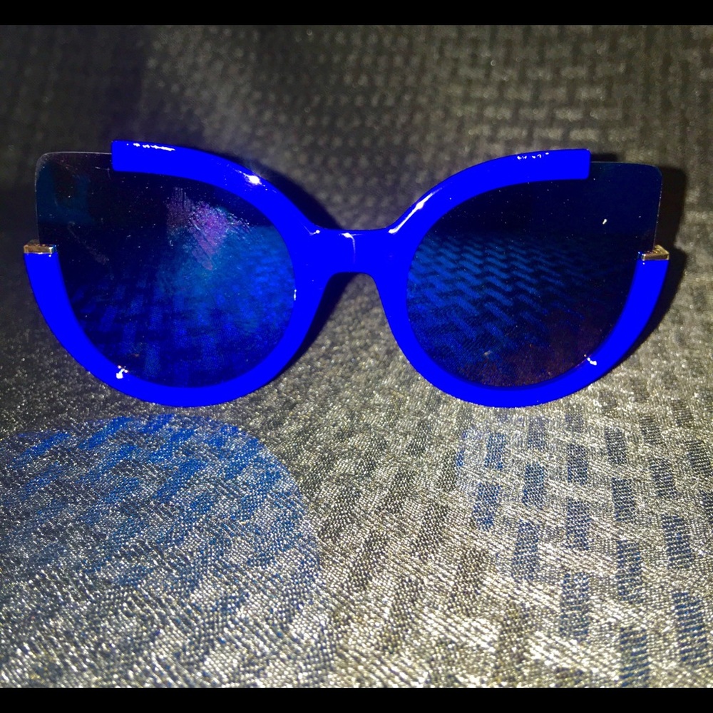 All New! Bluecat eyes, cut out fashion shades