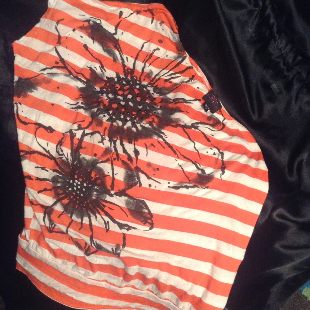 2b Bebe one sleeved crop top
