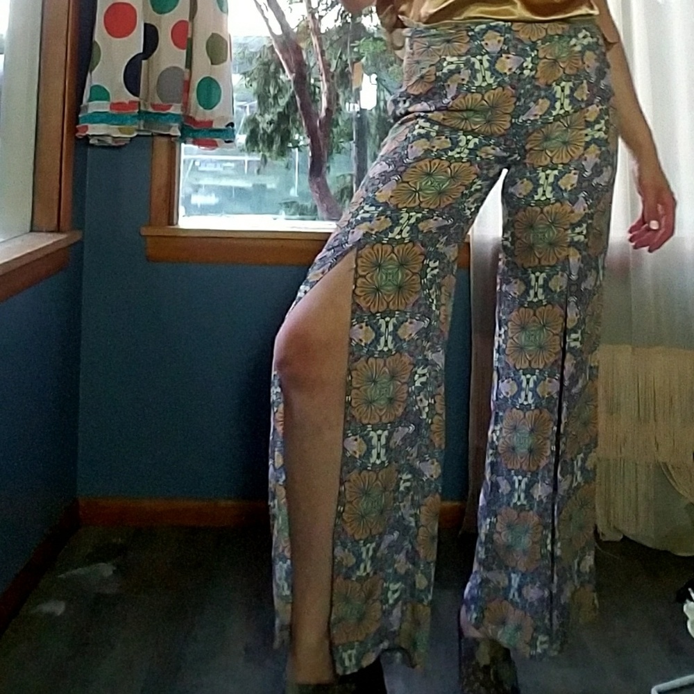 Slit front kaleidescope palazzo pants