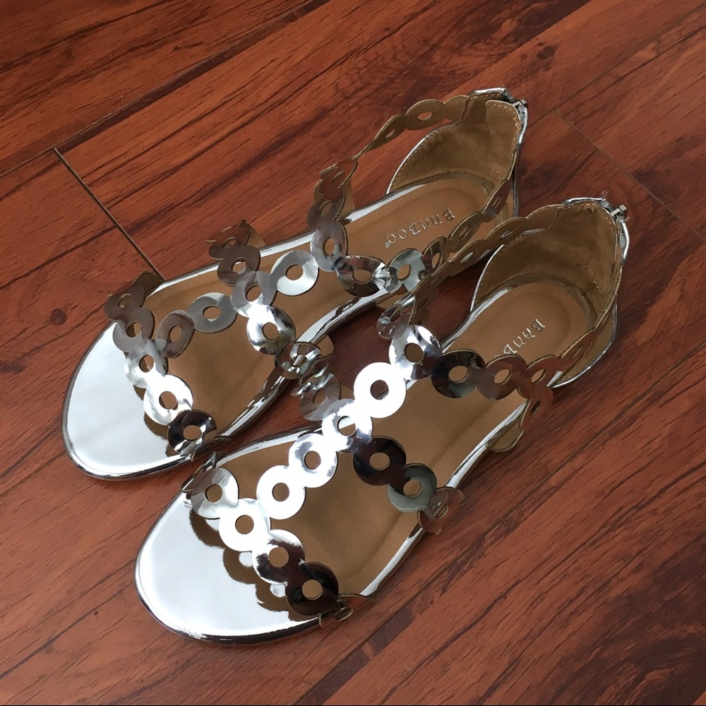 🛑[SOLD] NWB Silver Laser Cut Gladiator Sandals