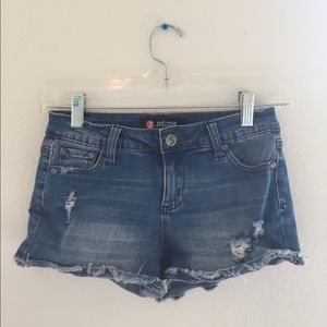 SEMI DISTRESSED JEAN SHORTS!!👖