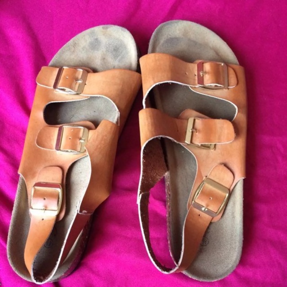 Gold detailing,three buckles