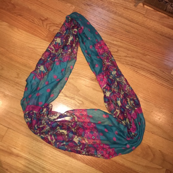 Infinity Scarf - Picture 1 of 3